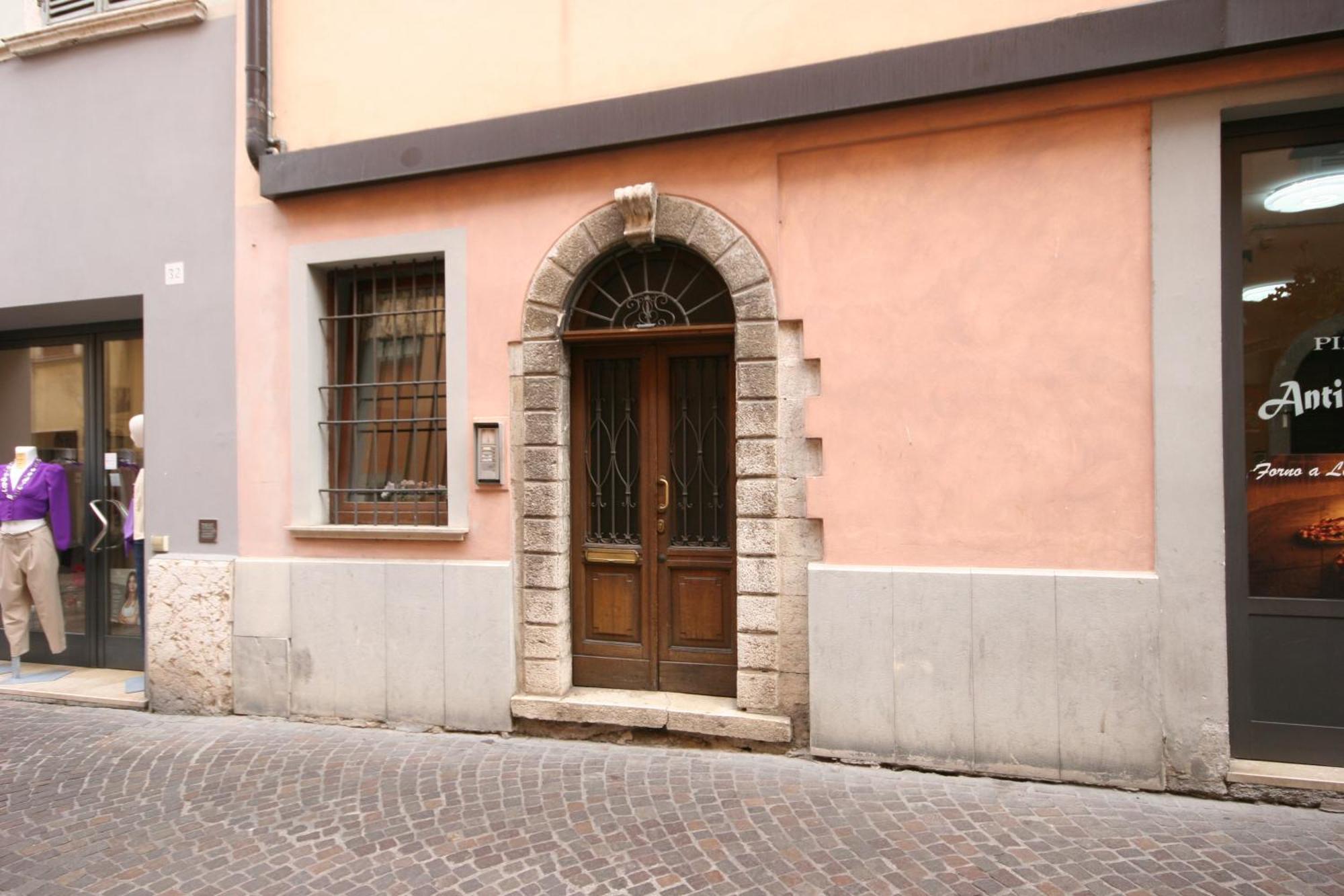 Violetta Maison, Elegante E Romantica A Salo' Apartment Exterior foto